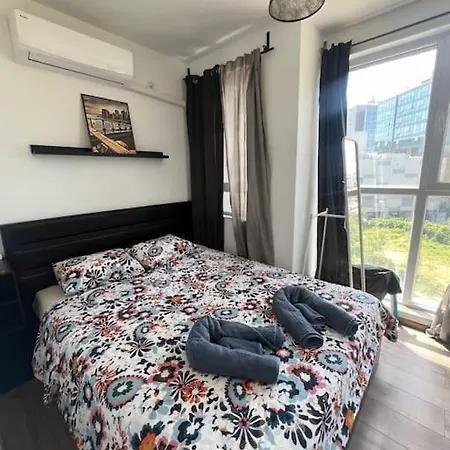 Cosy Next To The Mall * סופיה