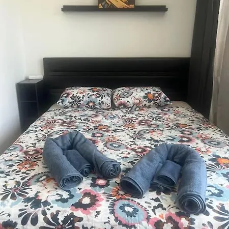 דירה Cosy Next To The Mall