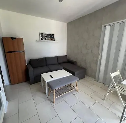 Cosy Next To The Mall Apartament *